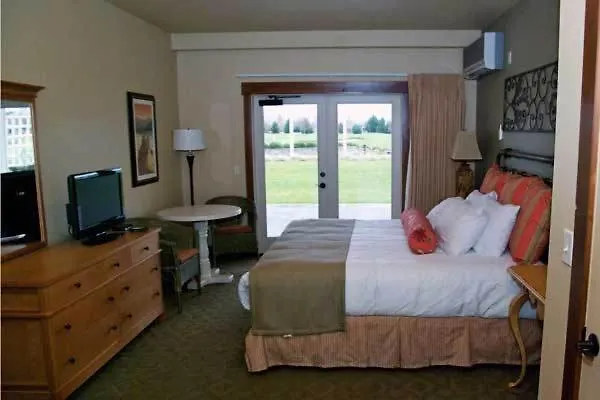 Homestead Resort Lynden 4*,
